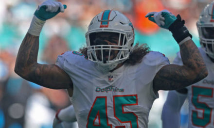 Dolphins Re-Sign LB Duke Riley