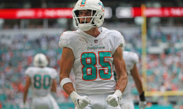 Dolphins Re-Sign WR River Cracraft
