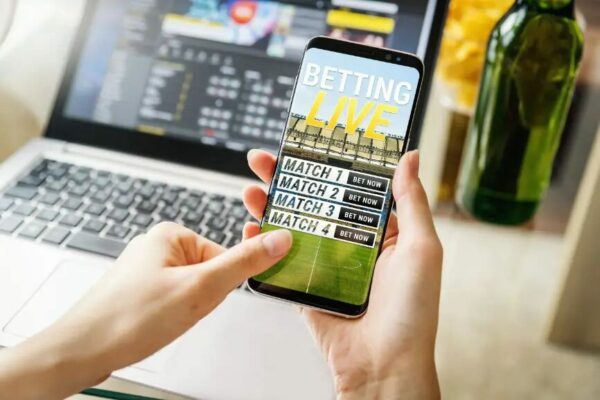 What is the Difference Between a Mobile Betting App and a Mobile Website?