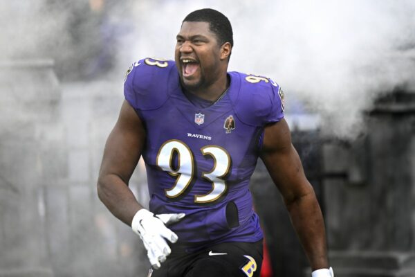 BREAKING: Miami Signs Calais Campbell